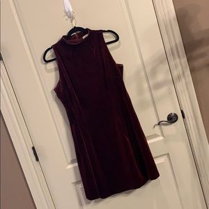 Eva Mendes red velvet dress sleeveless beautiful